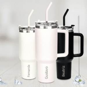 caneca com canudo